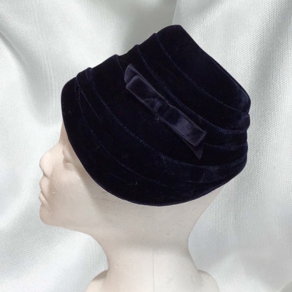 Vintage Ladies Hat, Blue Velvet - Picture 2 of 6